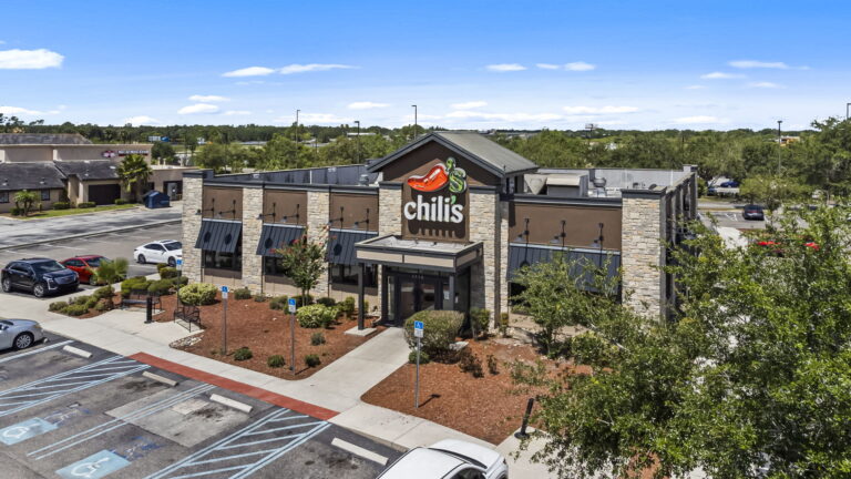 commercial real estate photography chillis restaurant drone photo exterior