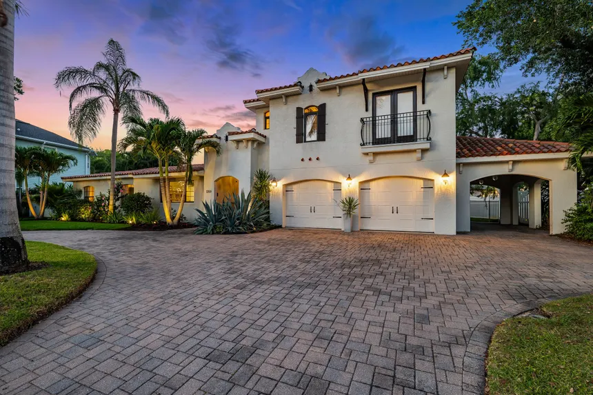 What Do Realtors Seek from a Real Estate Videographer in Florida